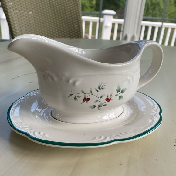 VTG Pfaltzgraff Winterberry Holiday 🎄 Gravy Boat - Picture 5 of 12